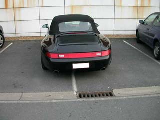 une porsche très bien parkée